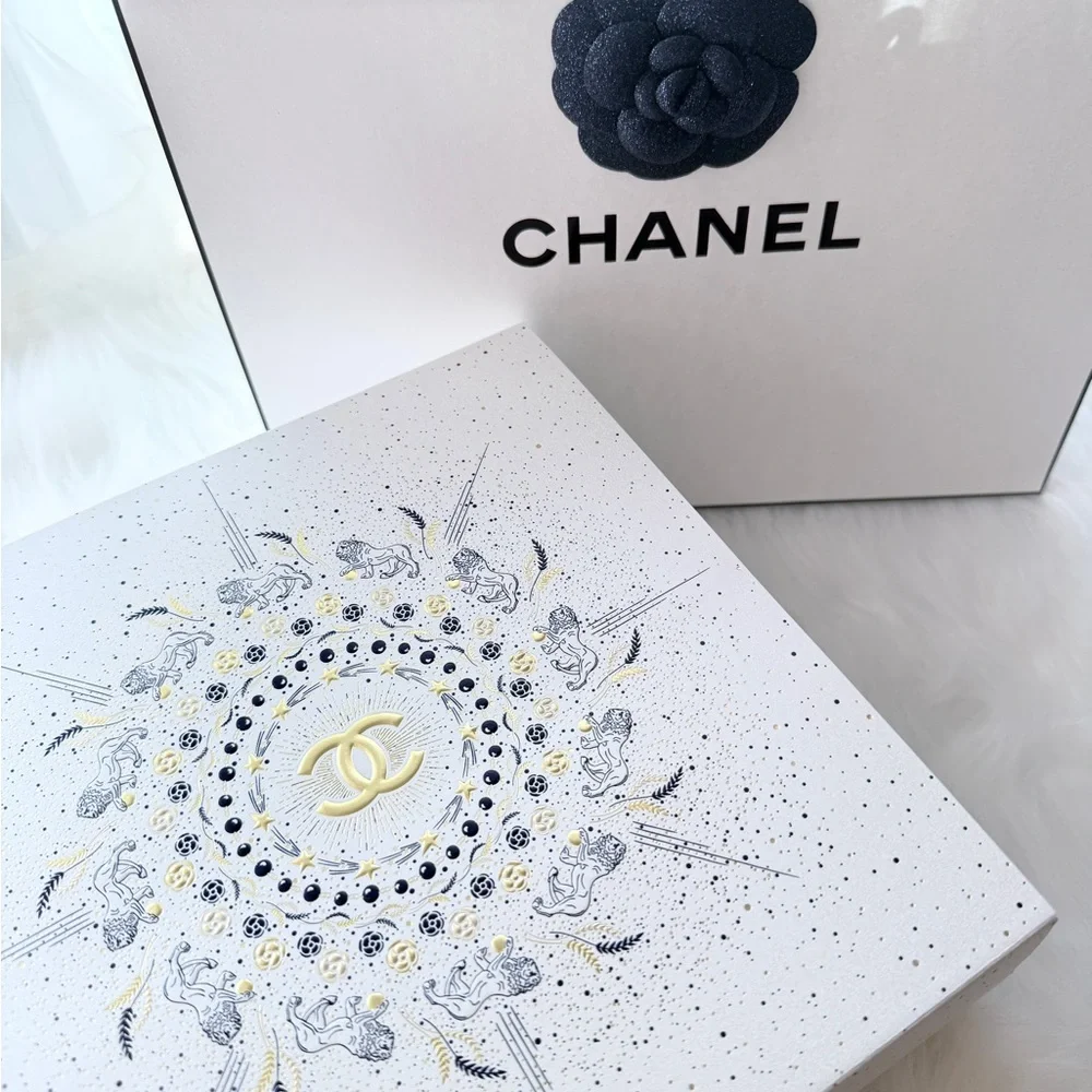 Chanel 2025 Holiday Gift Set with Gift Box - Picture 11 of 12